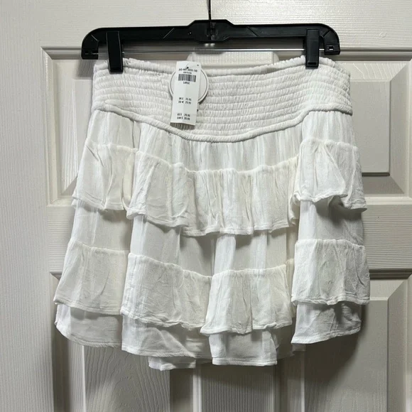 Hollister White Tiered Mini Skort - Picture 2 of 5